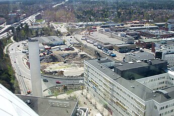 Slakthusområdet sett från Globen i maj 2010. I förgrunden syns byggnaderna för Globen Shopping och längst till vänster har rivnings- och schaktarbeten för Stockholmsarenan startat.
