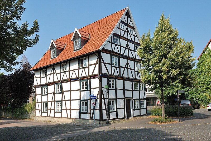 File:Soest-090816-9995-Fachwerk-Osthofenstrasse-35.jpg