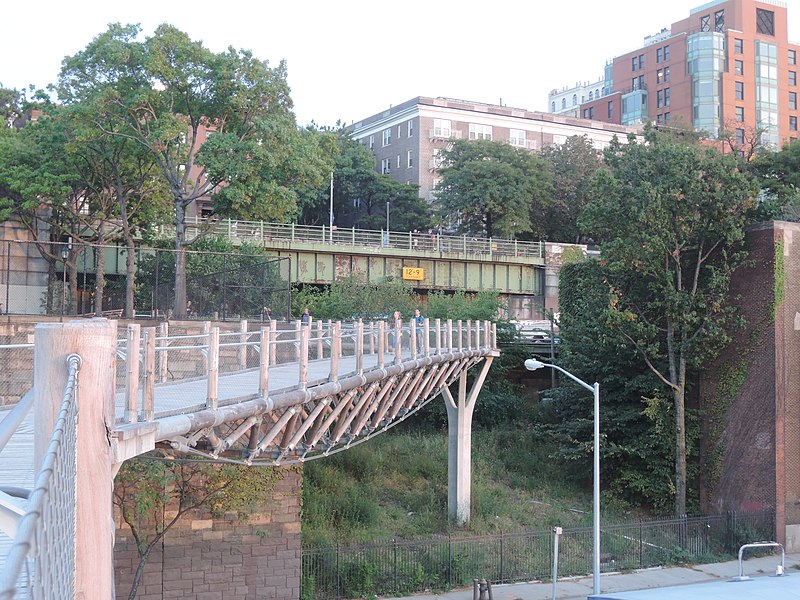 File:Squibb Park Bridge uncut jeh.jpg