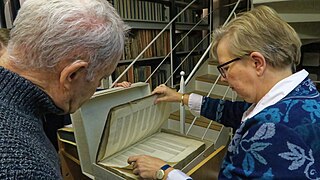 Ute Kissling, im Archiv der Staatlichen Bibliothek Ansbach