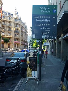 Star rankings on hotel wayfinding sign (18624595708).jpg