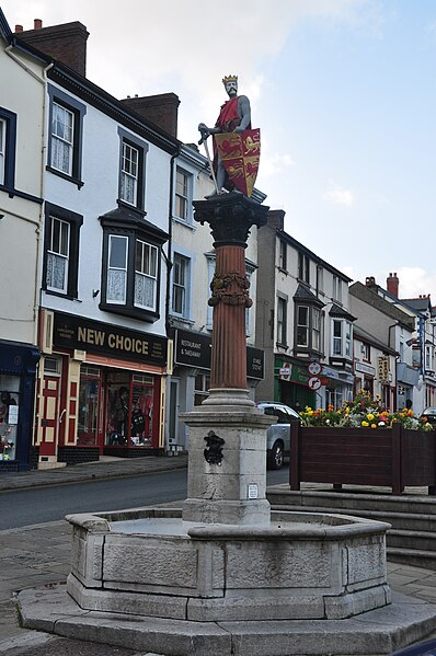 File:Statue of Llywelyn in Conwy (8089).jpg