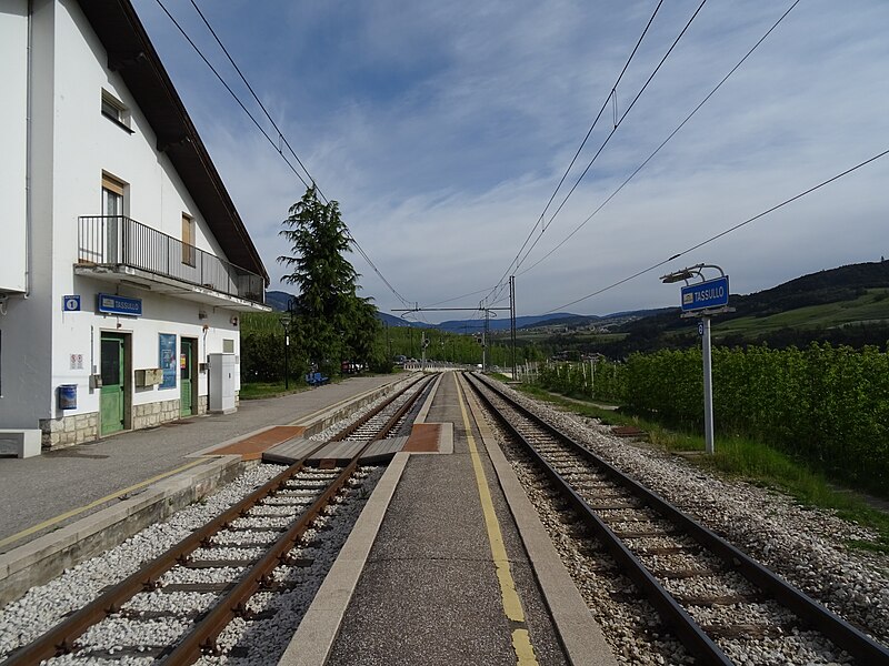 File:Stazione di Tassullo 02.jpg