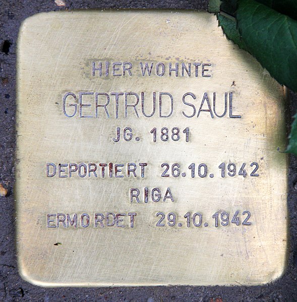 File:Stolperstein Richard-Strauss-Str 1 (Grune) Gertrud Saul.JPG