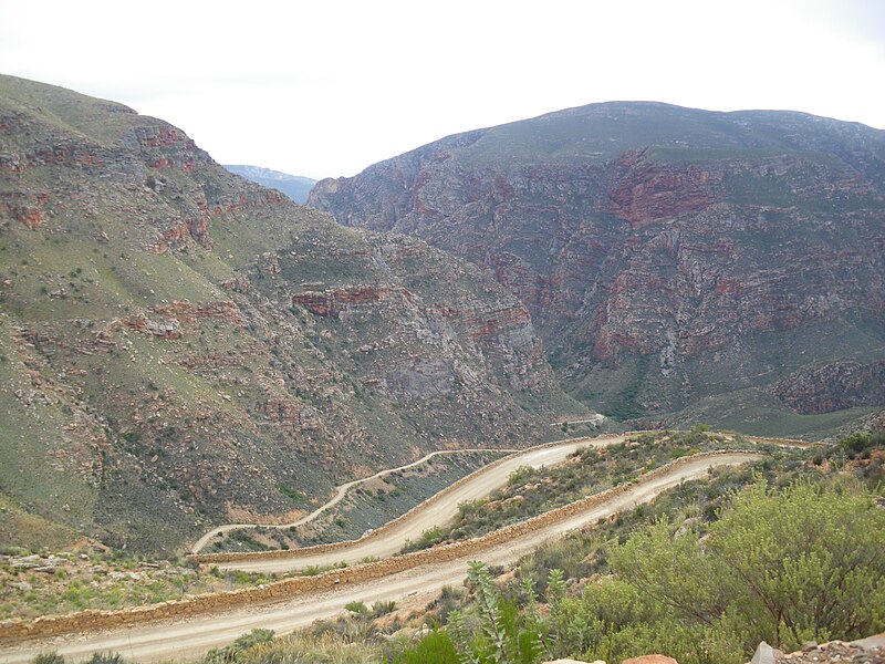 File:Swartberg Pass01.jpg