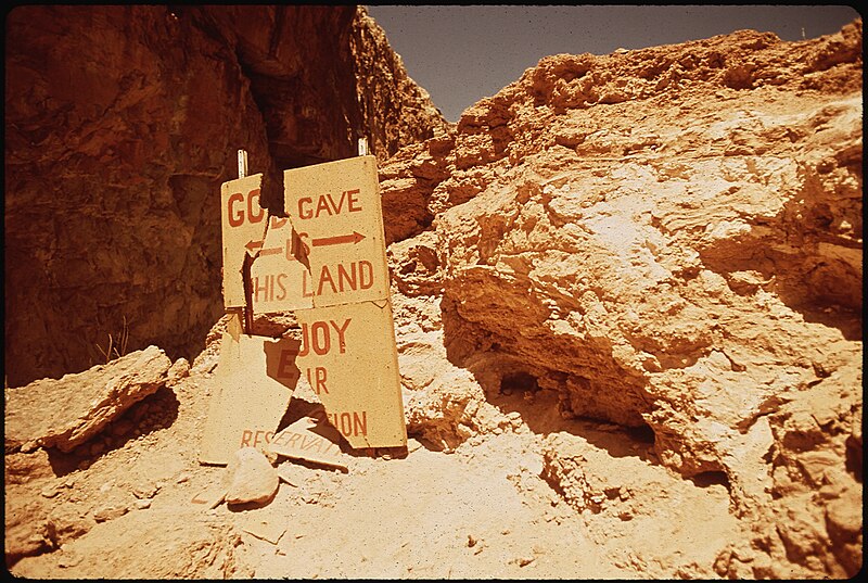 File:THE BROKEN SIGN IS AN EXAMPLE OF DAMAGE BY TOURISTS IN THE REMOTE HAVASUPAI INDIAN COUNTRY - NARA - 544297.jpg