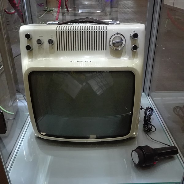 File:TV NOBLEX MICRO 14 Año 1970 CON JUEGO PONG.jpg