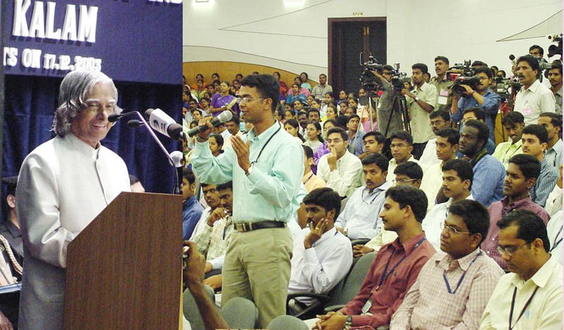 File:The President Shri A.P.J Abdul Kalam interacting with the students of SSN Institutions at a function in Chennai on December 17, 2003.jpg