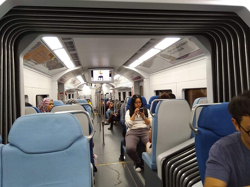 File:The gangway of CRRC Changchun ERL Equator EMU.jpg