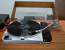 A SME 3012 tonearm fitted on a Thorens TD124 MkII turntable Thorens TD124 mkii + SME 3012 (9509758745) (cropped).jpg