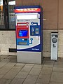 Fahrkar­ten­au­to­mat der Kroa­ti­schen Bah­nen am Haus­bahn­steig des Bahn­hofs Zag­reb Hbf