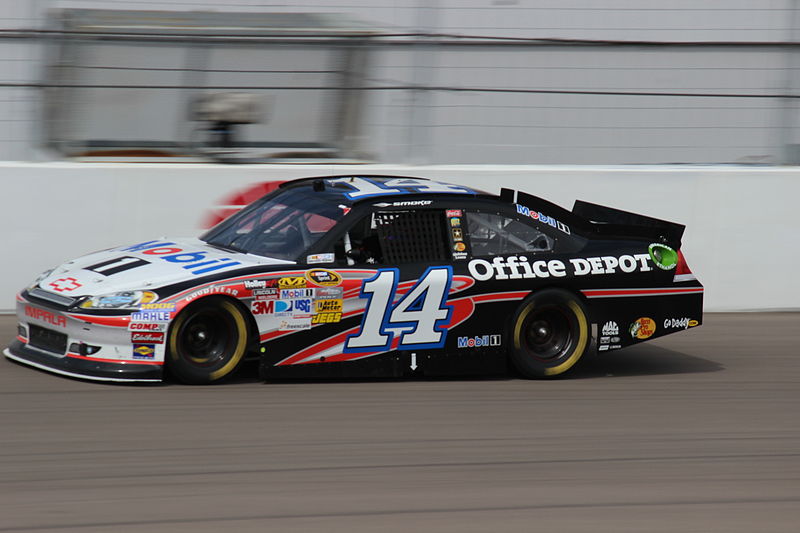 File:Tony Stewart, 2012 Kobalt Tools 400.jpg