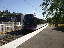 Tram-treno che entra nella stazione di L'Arbresle