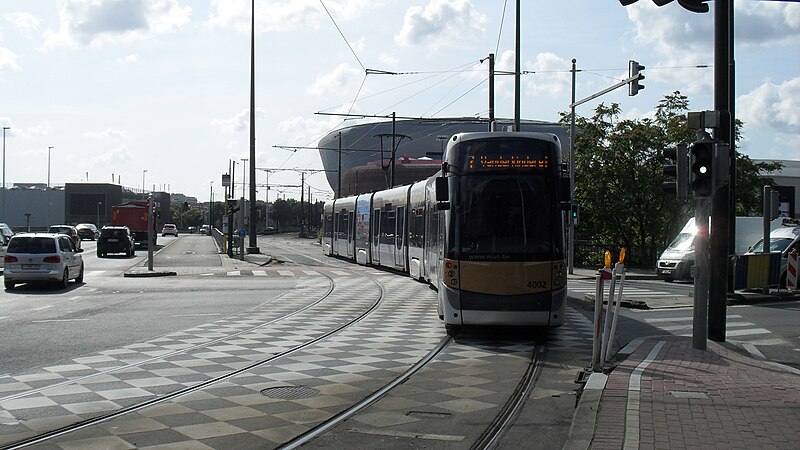 File:Tram7 Brussels Van Praet.jpg