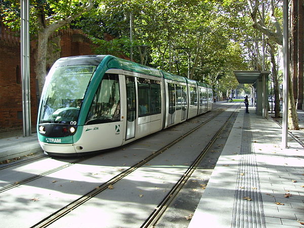 A tram standing at Wellington stop