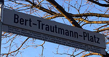 Straßenschild am Bert-Trautmann-Platz in Bremen