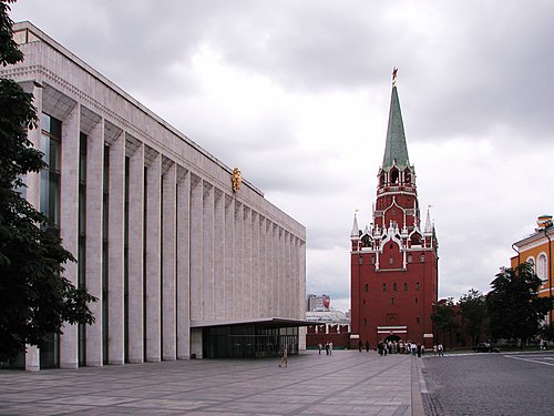 Когда построена кремлевская. Московский Кремль дворец съездов. Государственный Кремлёвский дворец дворцы Московского Кремля. Москва Кремлевский дворец съездов. Кремль государственный Кремлевский дворец.