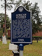 Знак на честь відкриття африканських студій у Флоридському університеті