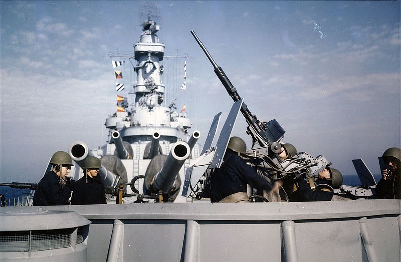 File:USS Iowa (BB-61) Oerlikon 20mm AA gun mount.jpg