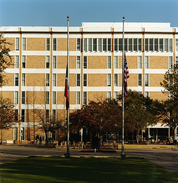 File:University of Texas at Arlington Library building (10009087).jpg