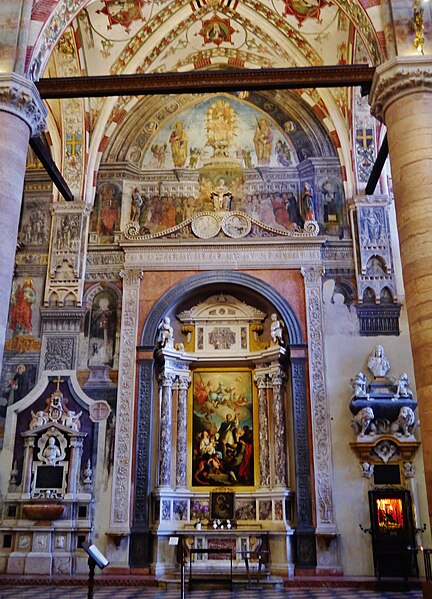 File:Verona Chiesa di Sant'Anastasia Innen San-Vincenzo-Ferreri-Altar 1.jpg