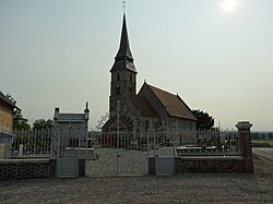 Vieux-Pont (14) Église et grille du cimetière.JPG