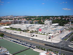 Vista desde Padrão dos Descobrimentos - Centro Cultural de Belém (2) - Jul 2008.jpg
