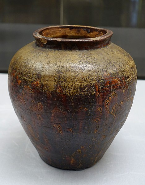 File:Wide-mouthed jar, excavated from Mount Ryozen summit, Sakanoshita, Kamakura-shi, Kanagawa, Kamakura period, 1300s AD, ceramic - Tokyo National Museum - Ueno Park, Tokyo, Japan - DSC08833.jpg