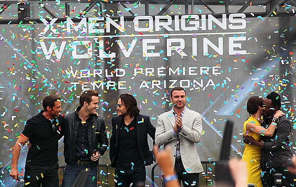 Schreiber (in white) and other actors celebrating the world premiere of X-Men Origins: Wolverine in Tempe, Arizona, April 2009