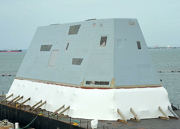 Zumwalt's deckhouse in transit in November 2012