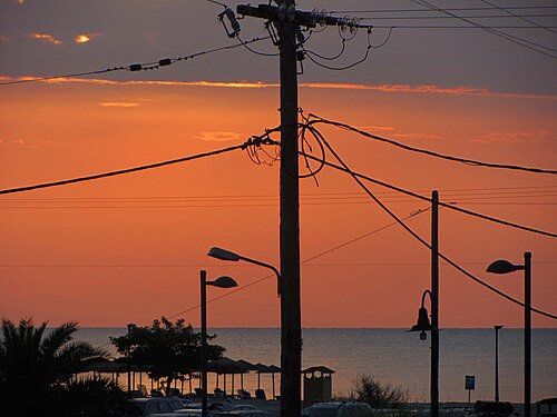 Зајдисонце и уличните светилки во Паралија Катерини, Грција (Sunset and vertical street lights in Paralia Katerini, Greece)