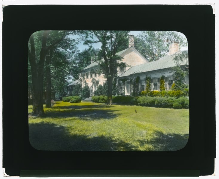 File:"Chatham," Colonel Daniel Bradford Devore house, 120 Chatham Lane, Fredericksburg, Stafford County, Virginia. West garden LCCN2007685145.tif