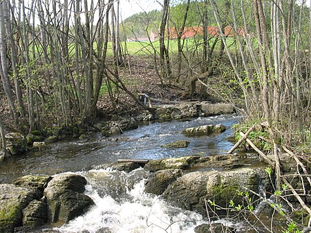 Øverlandselva with farm