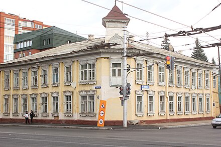 Wooden house of the Bukhartovsky family with elaborate platbands