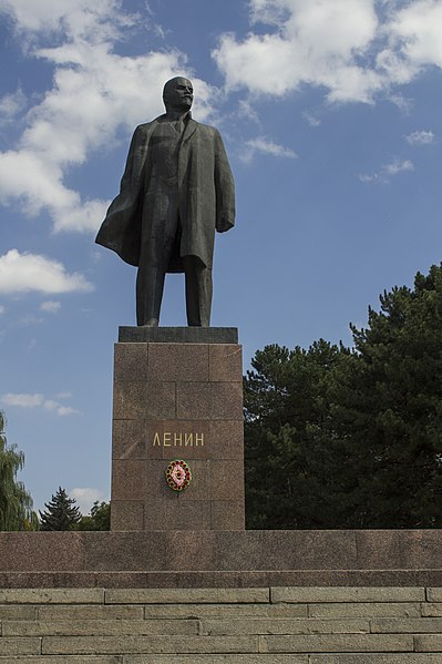 File:Памятник Ленину В.И. в Пятигорске.jpg