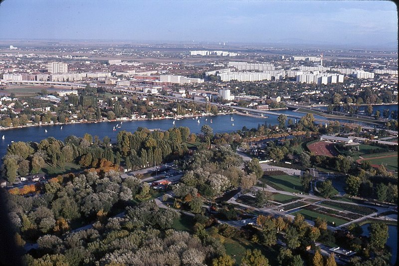 File:075R09181080 Blick vom Donauturm, Donaupark, Alte Donau, U Bahntrasse U1, Kagran - Stadlau.jpg