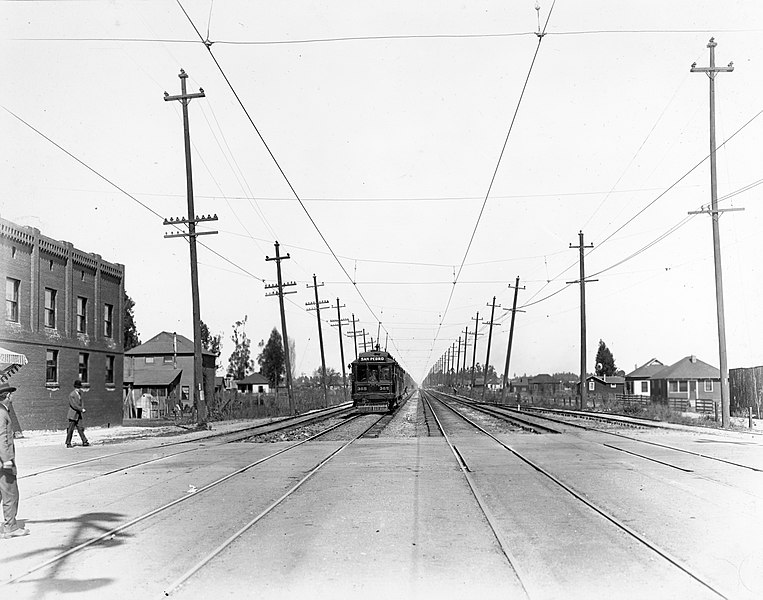 File:103rd Street in Watts.jpg