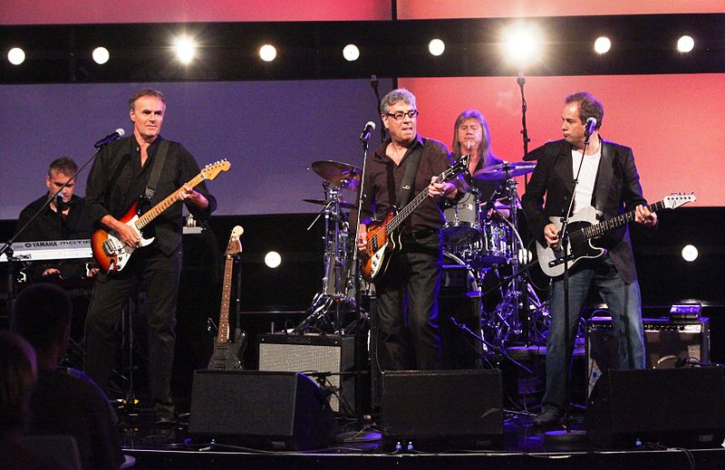 File:10cc2010.jpg