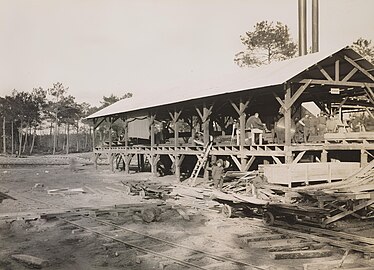 Scierie américaine à Pontenx en avril 1918.