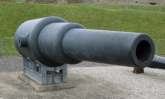 RML 12.5-inch gun of 1875 preserved at Fort Nelson.