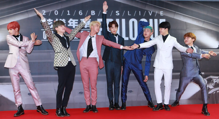 Tập tin:160507 BTS at The Most Beautiful Moment Epilogue in Life Press Confrence.png
