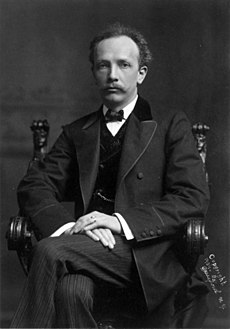 1904 Richard Strauss (cropped).jpg