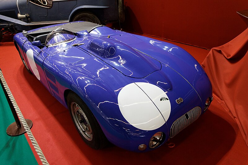 File:1945 DB5 at Rétromobile 2011, Citroën Traction-engined Le Mans racer.jpg