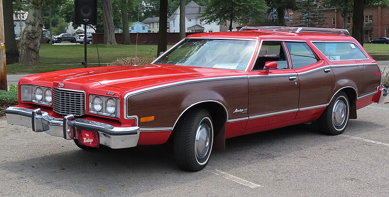 File:1974 Mercury Montego MX Villager, front left (ISWC meet, July 15, 2023).jpg