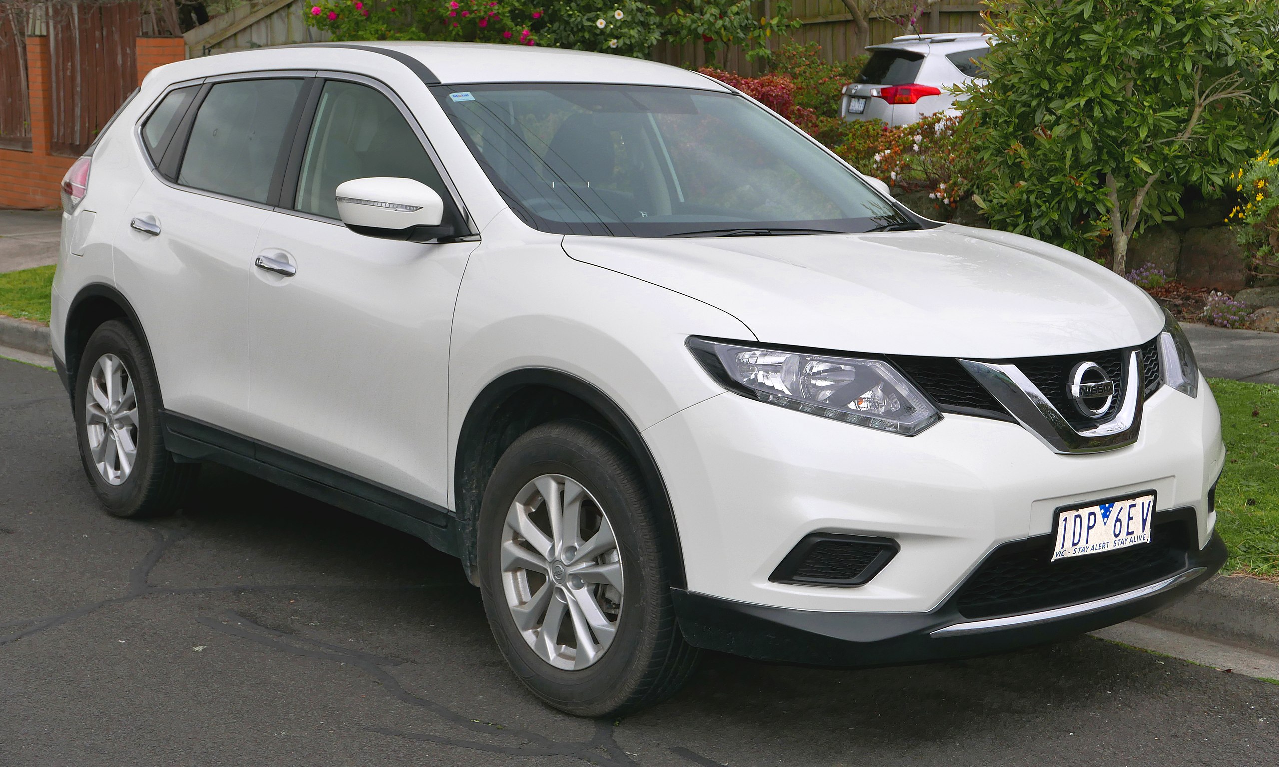 File:2014 Nissan X-Trail (T32) ST 2WD wagon (2015-08-07) 01.jpg - Wikipedia