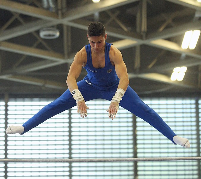 File:2019-05-25 Budapest Cup age group II all-around competition horizontal bar (Martin Rulsch) 115.jpg