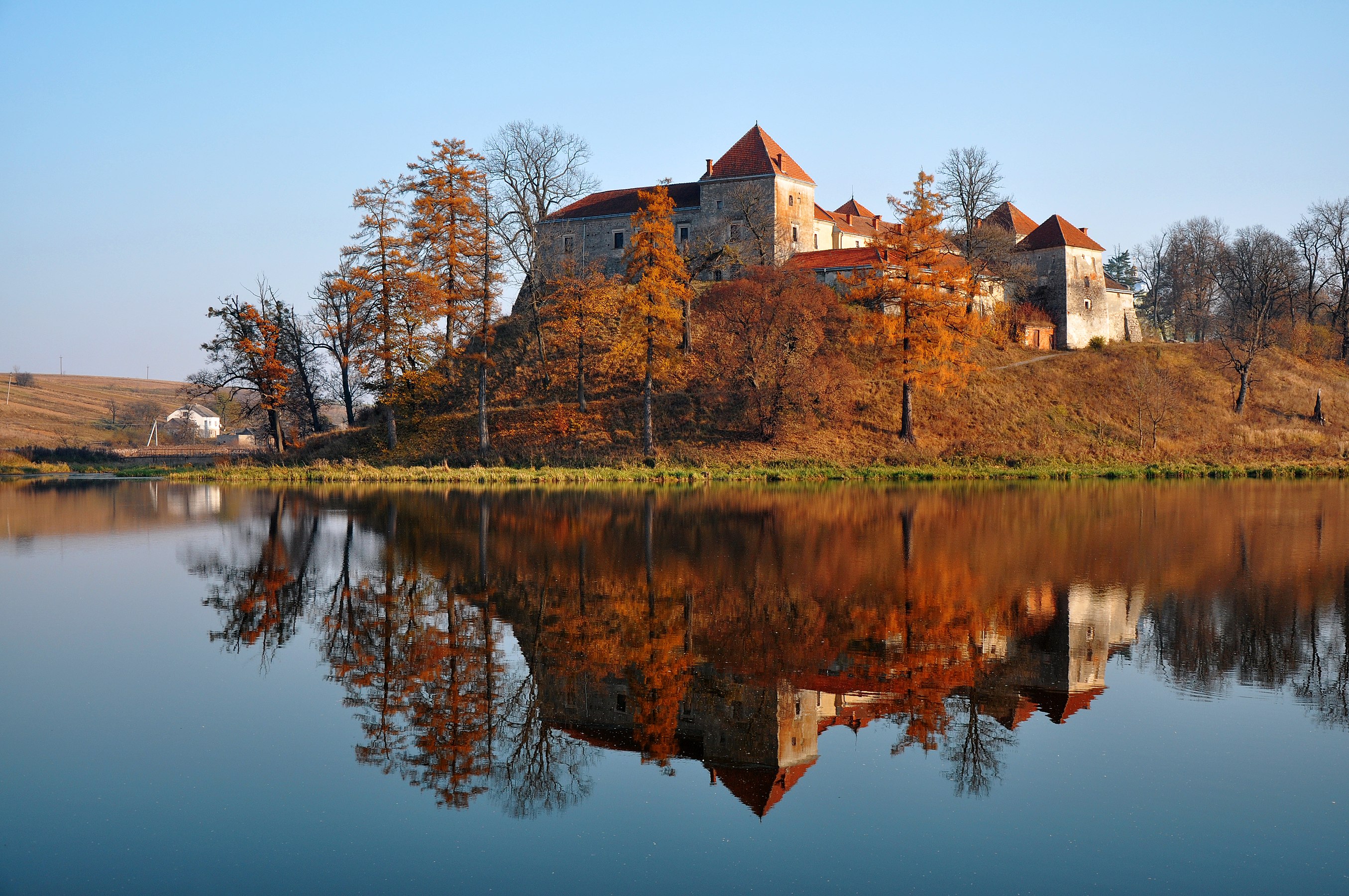 Svirzh Castle, Lviv Oblast Photograph: Roman Brechko Licensing: CC-BY-SA-4.0