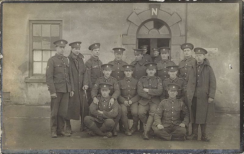 File:A group of soldiers Wellcome L0049055.jpg