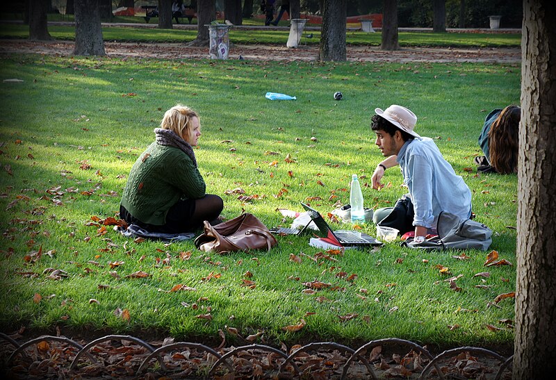 File:A man and a woman, Jardin du Luxembourg, 25 October 2012.jpg