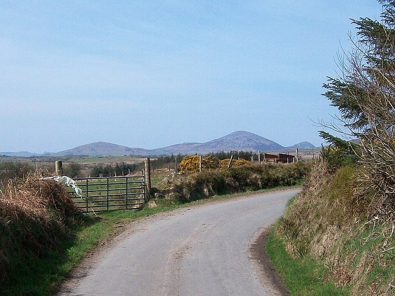 File:A road bend with a glorious view of the Eifl Range - geograph.org.uk - 1801677.jpg